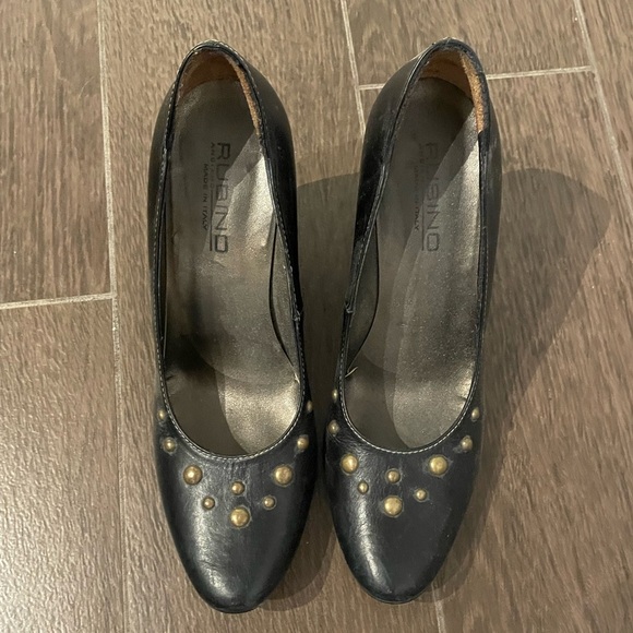 Black wedge heels with studded toe area - Picture 1 of 4
